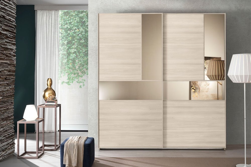 Шкаф-купе для спальни с комбинированными дверями из ЛДСП Kronospan и зеркала Бронза, SKS-007