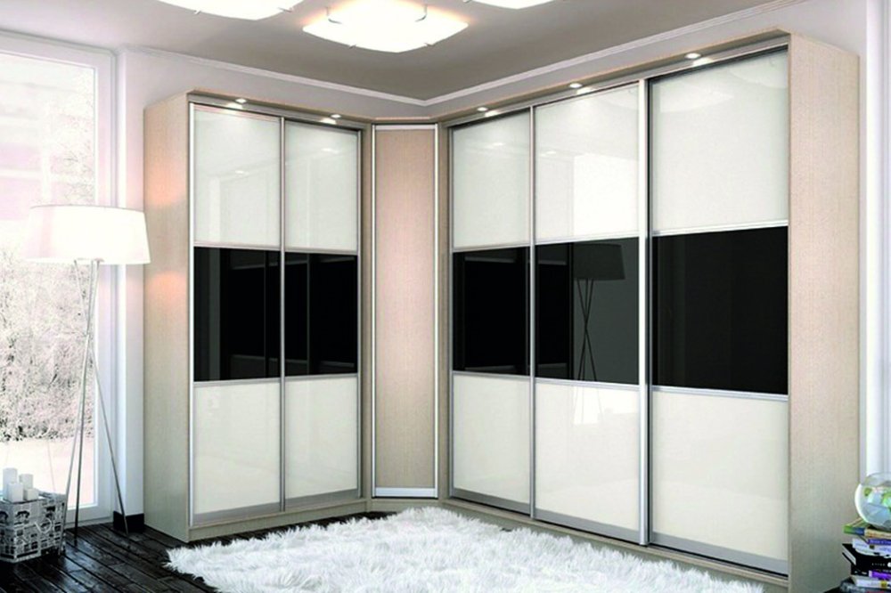 Угловой шкаф-купе с комбинированными фасадами из лакобеля и подсветкой, USK-001 Угловой шкаф-купе с комбинированными фасадами из лакобеля и подсветкой, USK-001