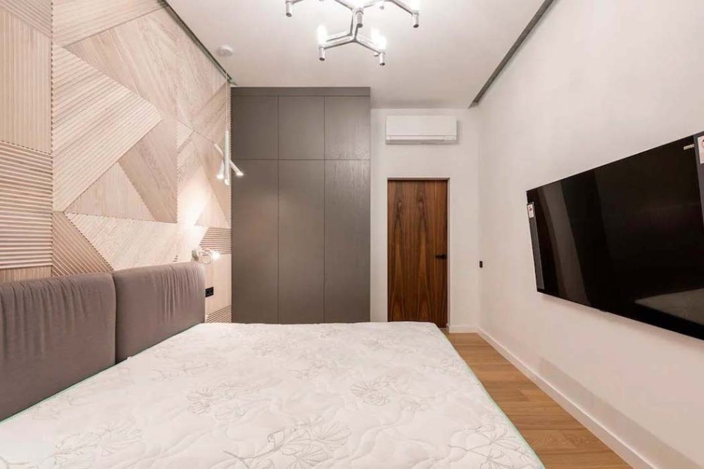 Распашной шкаф в спальню из крашенного МДФ, SS-002