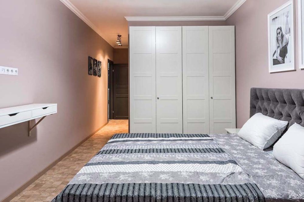 Распашной шкаф в спальню в классическом стиле, SS-007