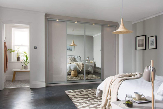 4-х дверный шкаф-купе в спальню из ЛДСП Egger и зеркала Серебро, SKS-008