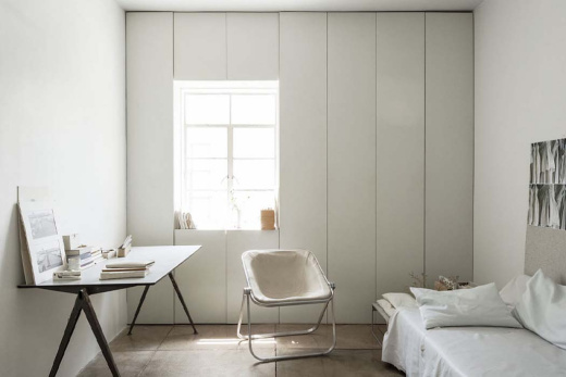 Распашной встроенный шкаф с дверями из крашенного МДФ, VS-002