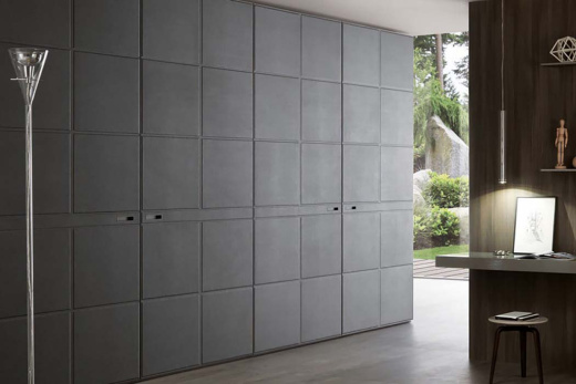 Серый 4-х дверный встроенный шкаф из крашенного МДФ в собственном доме, VS-005